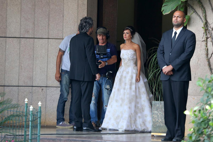 Alexandre Nero e Andreia Horta gravam as primeiras cenas do casamento de Maria Clara e Enrico