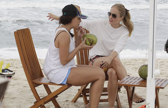  Angélica e Fabiula Nascimento gravam para o Estrelas na praia do Recreio