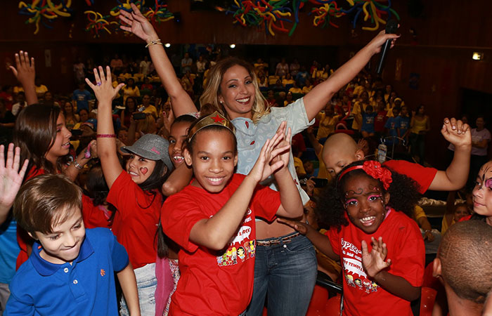  Valesca Popozuda comanda festa para crianças com câncer