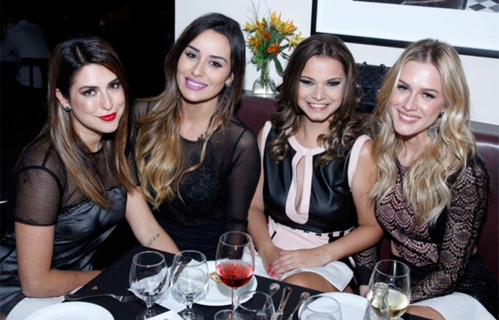 - Ex-bbb Letícia Santiago se reúnem com Giovanna Ewbank e outra beldades em evento de moda 