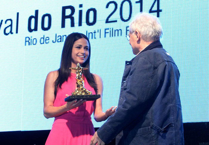 Rodrigo Santoro e Christiane Torloni prestigiam premiação de cinema