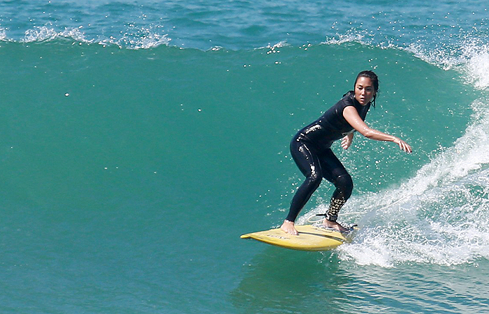 Dani Suzuki pega onda na Praia da Macumba, no Rio