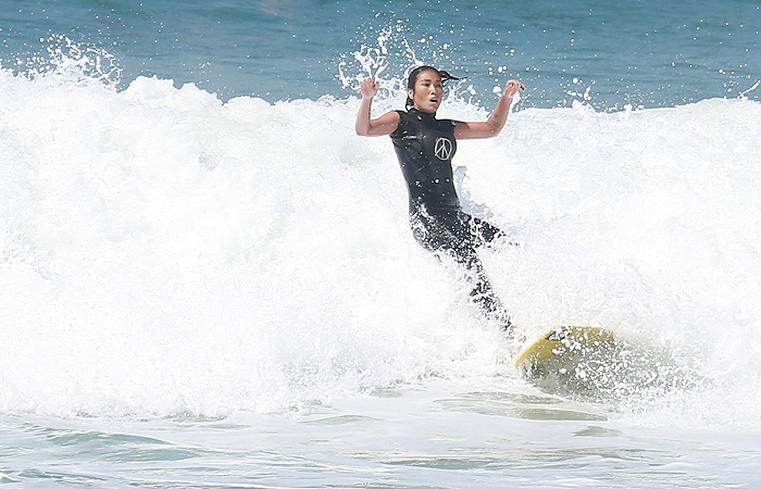 Dani Suzuki pega onda na Praia da Macumba, no Rio