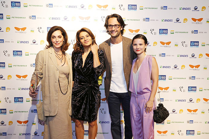 Christiane Torloni, Dira Paes, Rodrigo Santoro e Bianca Comparato fizeram uma foto juntos ao chegar no Festival do Rio, que teve prêmios entregues na noite desta quarta-feira (8)