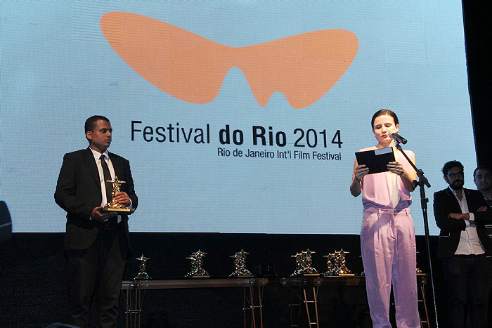 Bianca Comparato anuncia prêmio durante o Festival do Rio