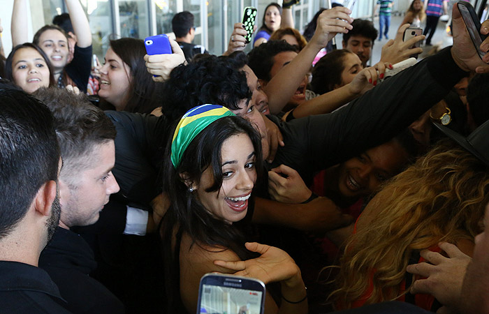 Fifth Harmony e Austin Mahone causam tumulto em aeroporto do Rio