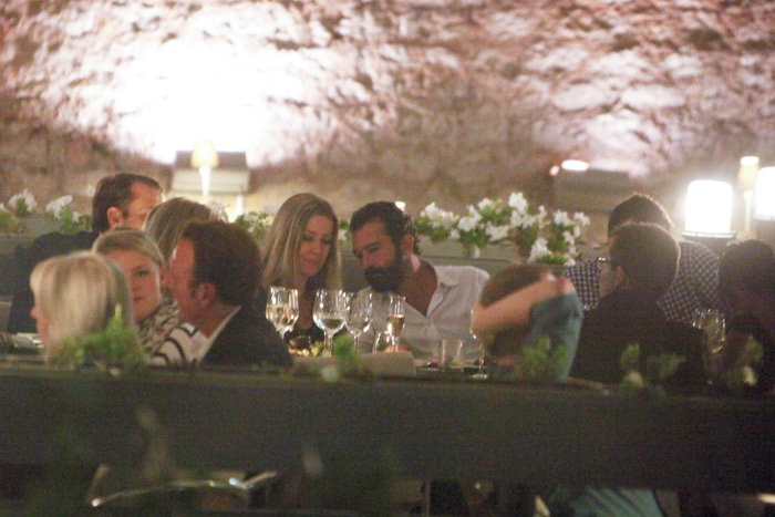 Antonio Banderas desfruta jantar romântico com sua nova namorada