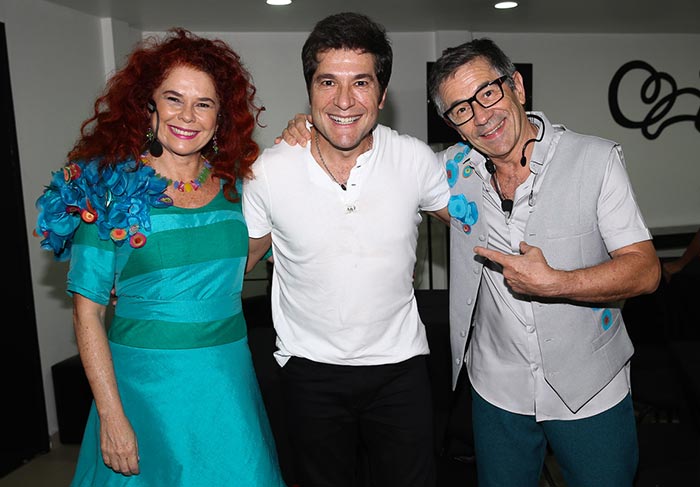 Daniel curte show da Palavra Cantada com a mulher e filhas