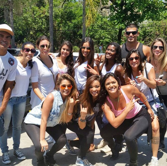 Carol Nakamura visita comunidade carente antes do Dia das Crianças