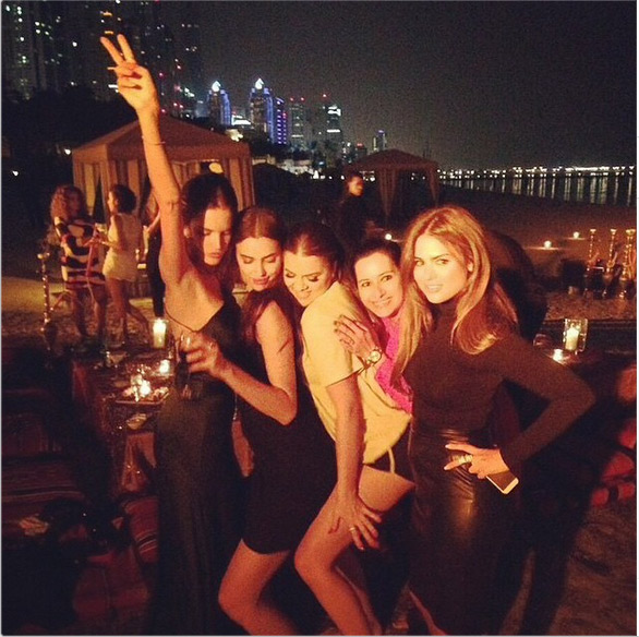 Alessandra Ambrósio e Irina Shayk curtem noitada juntas em Dubai