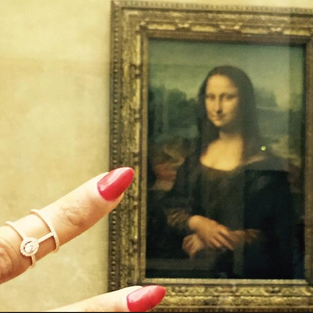 Beyoncé e Jay-Z visitam o Louvre em momento privê e posam diante da Monalisa