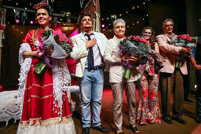 Leona Cavalli interpreta Frida Kahlo no Teatro Raul Cortez, em São Paulo