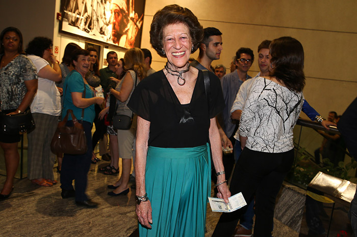 Leona Cavalli recebe Ana Lúcia Torre e outros famosos em estreia no teatro