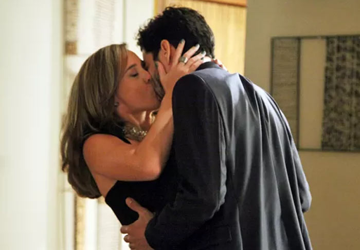 Império: João Lucas flagra Amanda e José Pedro se beijando