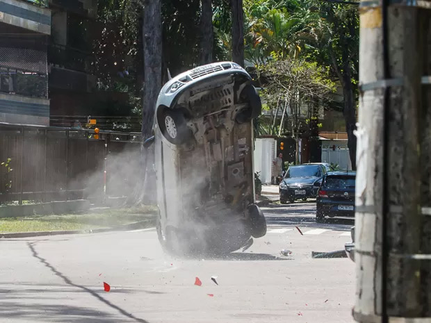 Império: Beatriz sofre grave acidente