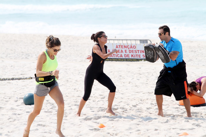 Grazi Massafera faz treino funcional na Barra da Tijuca