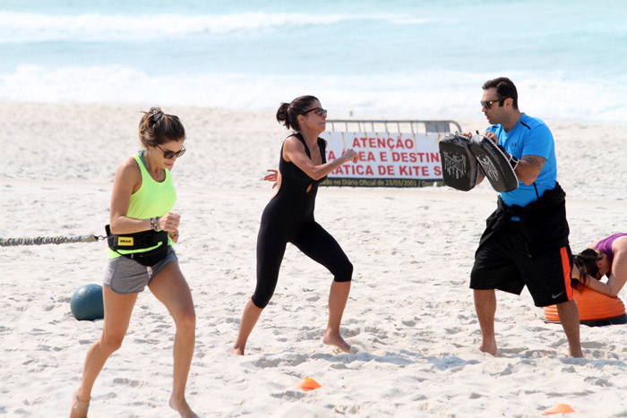 Grazi Massafera faz treino funcional na Barra da Tijuca