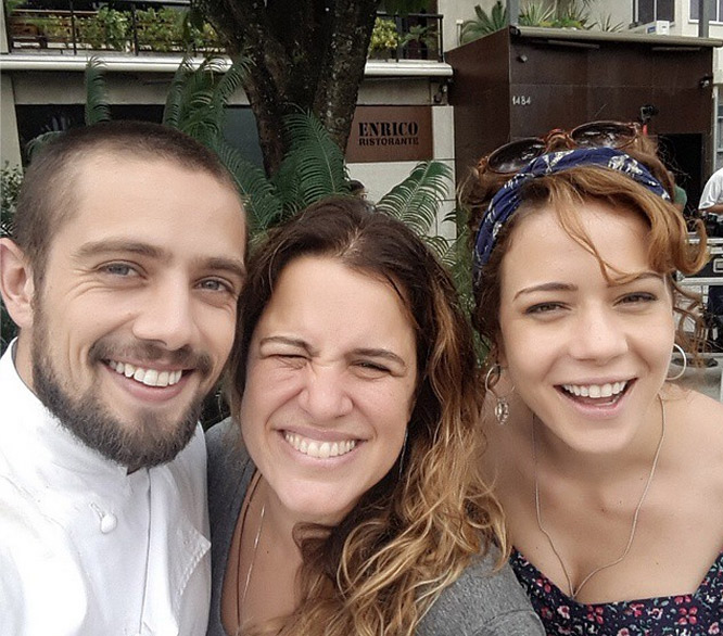 Rafael Cardoso faz selfie com Leandra Leal nos bastidores de Império
