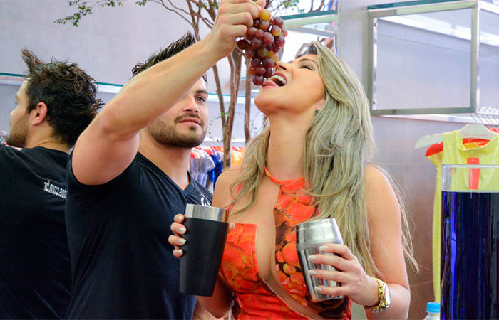 Fani Pacheco para tudo em evento no bairro do Bom Retiro, em São Paulo