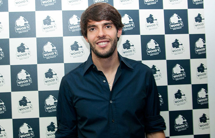Em São Paulo, Kaká prestigia show do grupo Só Pra Contrariar