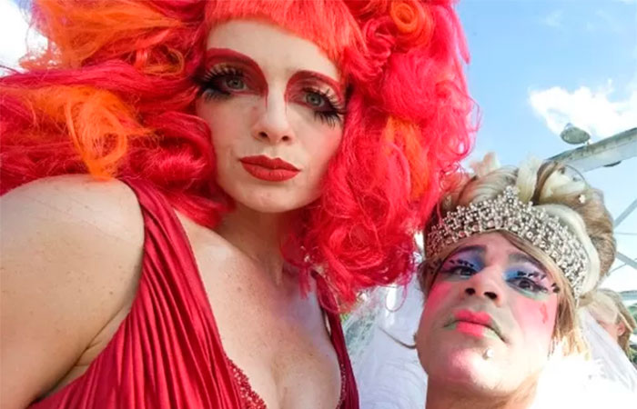 A Letícia Spiller vive drag queen no filme O Casamento de Gorete