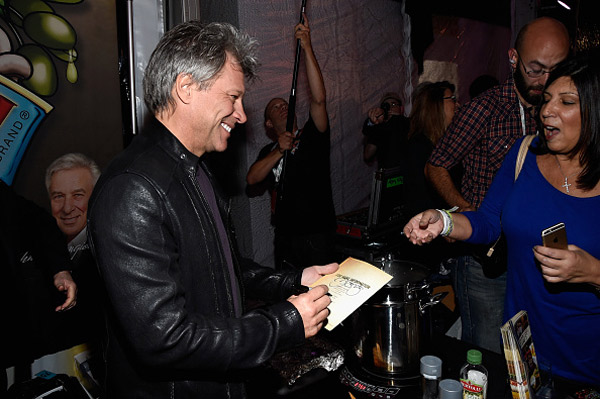Bon Jovi participa de festival de comida e vinho, em Nova York 