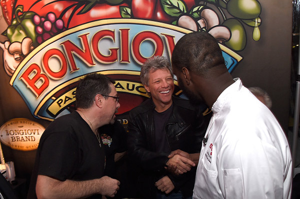 Bon Jovi participa de festival de comida e vinho, em Nova York 