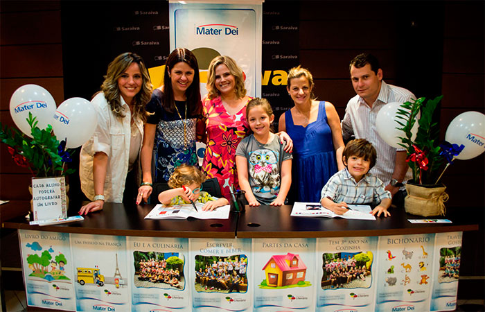  Maria Cândida leva filha Lara em evento em prol da leitura 