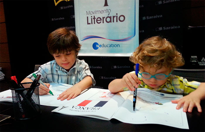 Maria Cândida leva filha Lara em evento em prol da leitura 