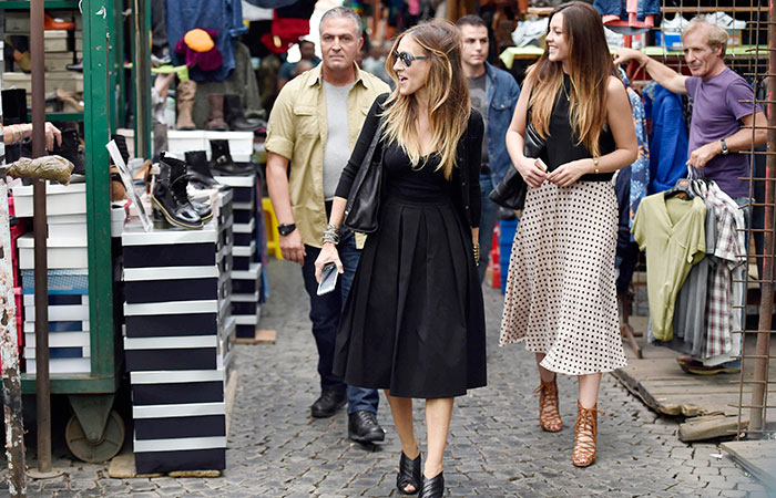  Sarah Jessica Parker faz compras em mercadão de Roma, na Itália 