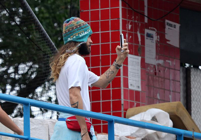  Jared Leto visita comunidade no Rio de Janeiro