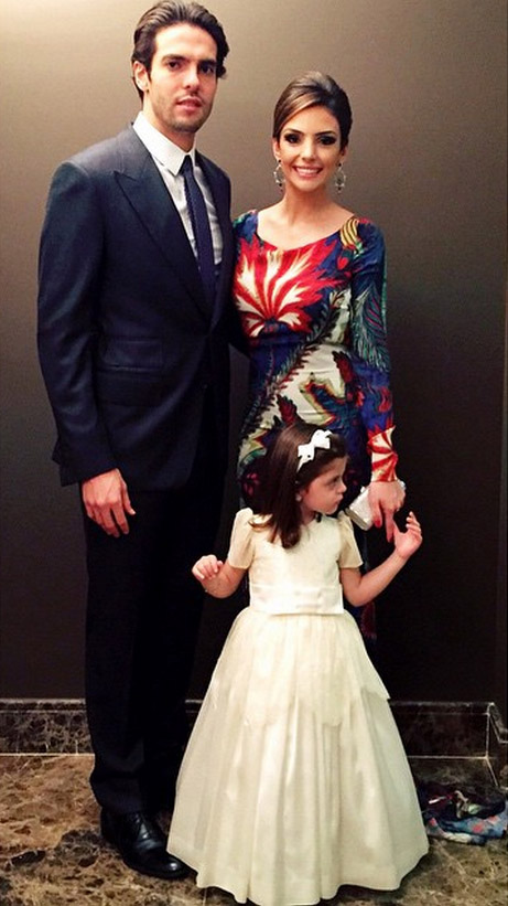 Elegância em família! Kaká e Carol Celico publicam foto em casamento