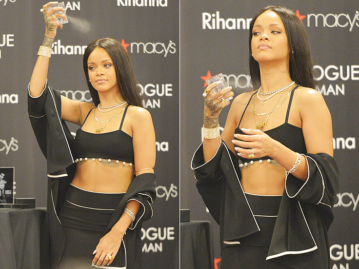 Rihanna deixa barriguinha à mostra em lançamento de perfume