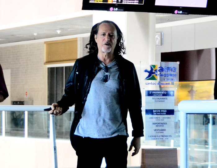 Tom Cavalcante embarca no aeroporto Santos Dumont, no Rio
