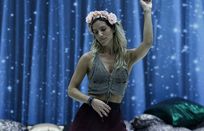 Com coroa de flores, Giovanna Ewbank ensaia para o Dança dos Famosos 