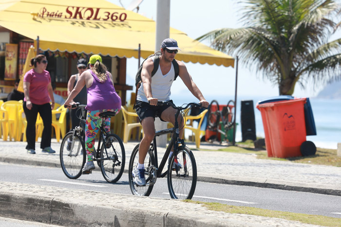  Vladimir Brichta passeia de bicicleta pela orla do Rio