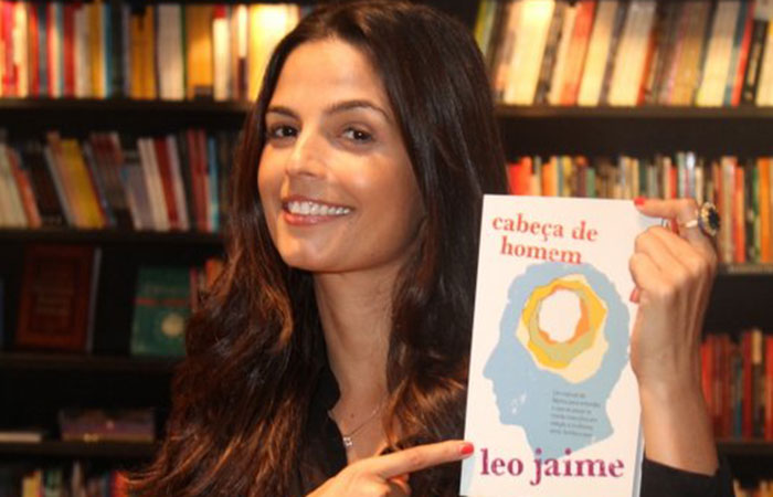  Emanuelle Araújo prestigia Léo Jaime em lançamento de livro