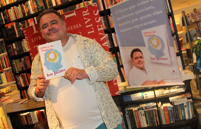  Emanuelle Araújo prestigia Léo Jaime em lançamento de livro