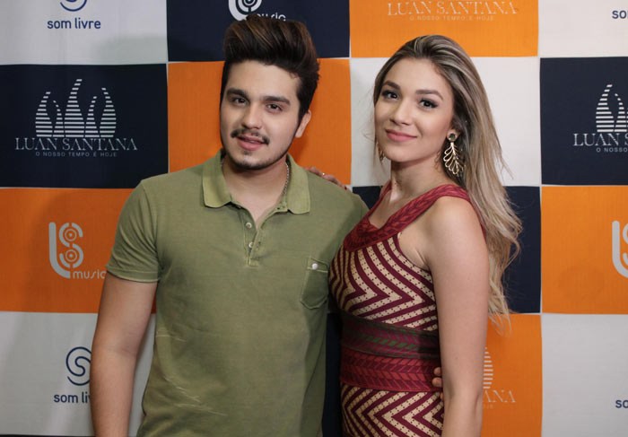 Luan Santana canta Lepo Lepo e dá ‘chega mais’ em fã sortuda