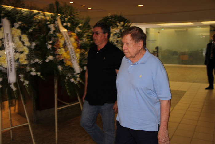 Boni comparece ao velório do filho de Jô Soares no Rio