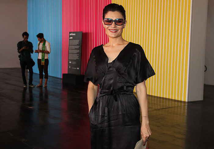 Marina Ruy Barbosa esbanja estilo e simpatia no SPFW