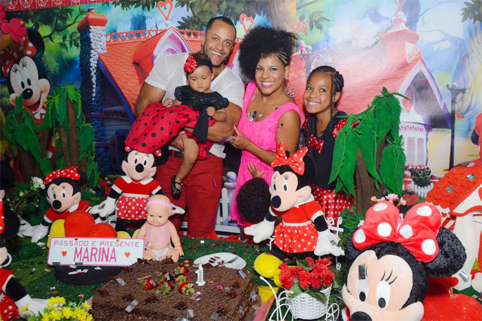 Ex-BBB Janaina do Mar celebra 1 ano de sua filha caçula 