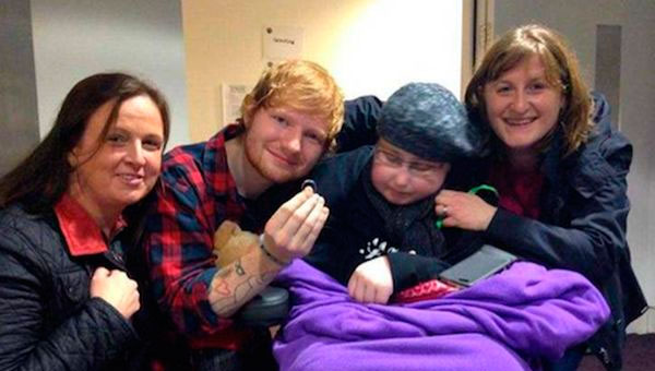 Ed Sheeran se casa com uma fã com câncer de cérebro