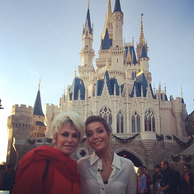 Na Disney, Luiza Possi posa com Ana Maria Braga: ‘Minha fada madrinha!’