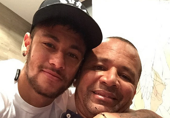 Neymar presta homenagem aos pais