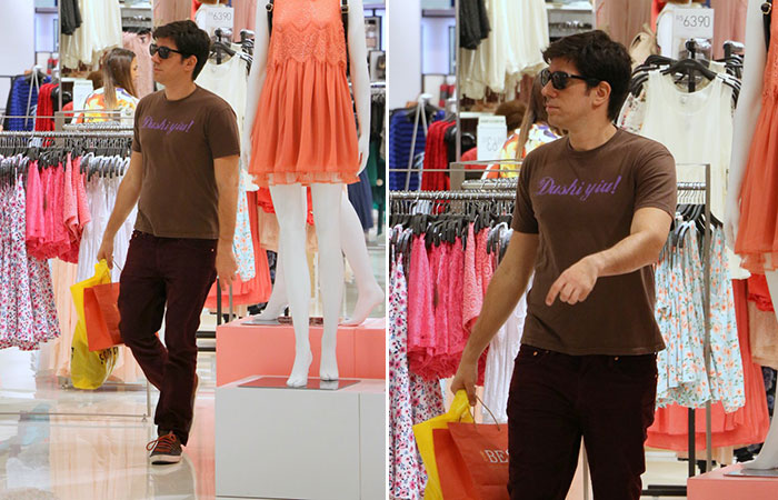 De folga, Marcelo Adnet faz compras em shopping carioca