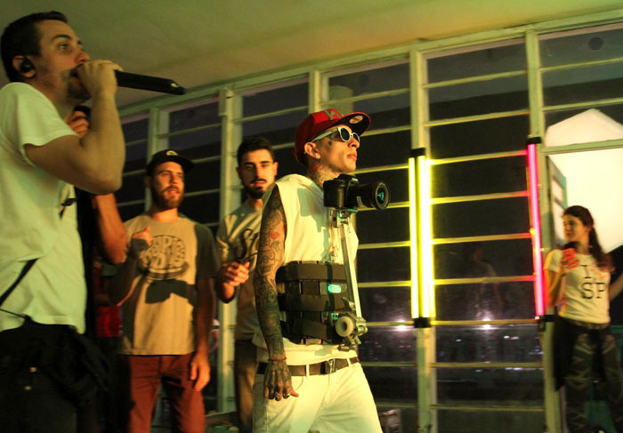 MC Guimê grava videoclipe na cobertura de um prédio
