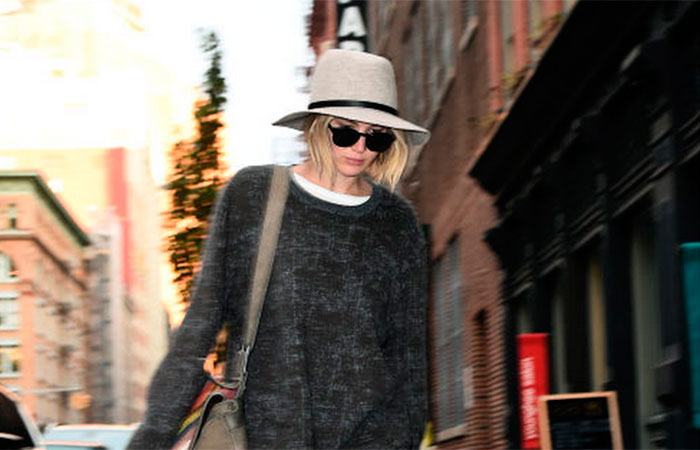  Jennifer Lawrence passa quase despercebida durante passeio em Nova York
