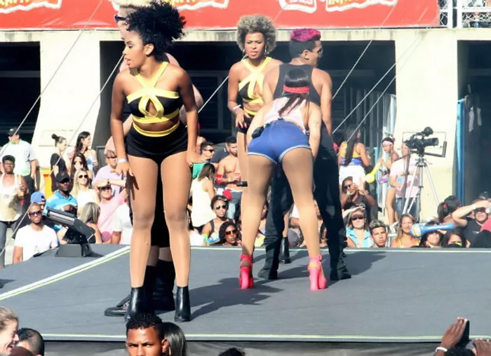 Anitta e MC Ludmilla se apresentam no Rio de Janeiro
