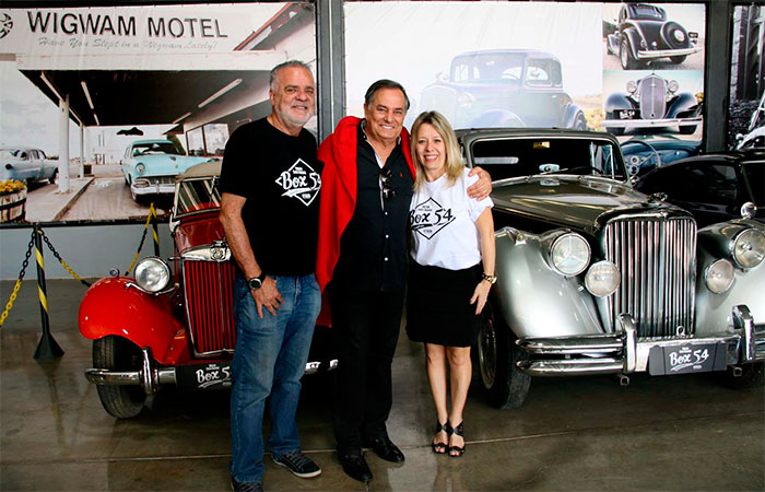  Ronnie Von prestigia primeira garagem vip de carros antigos do Brasil 